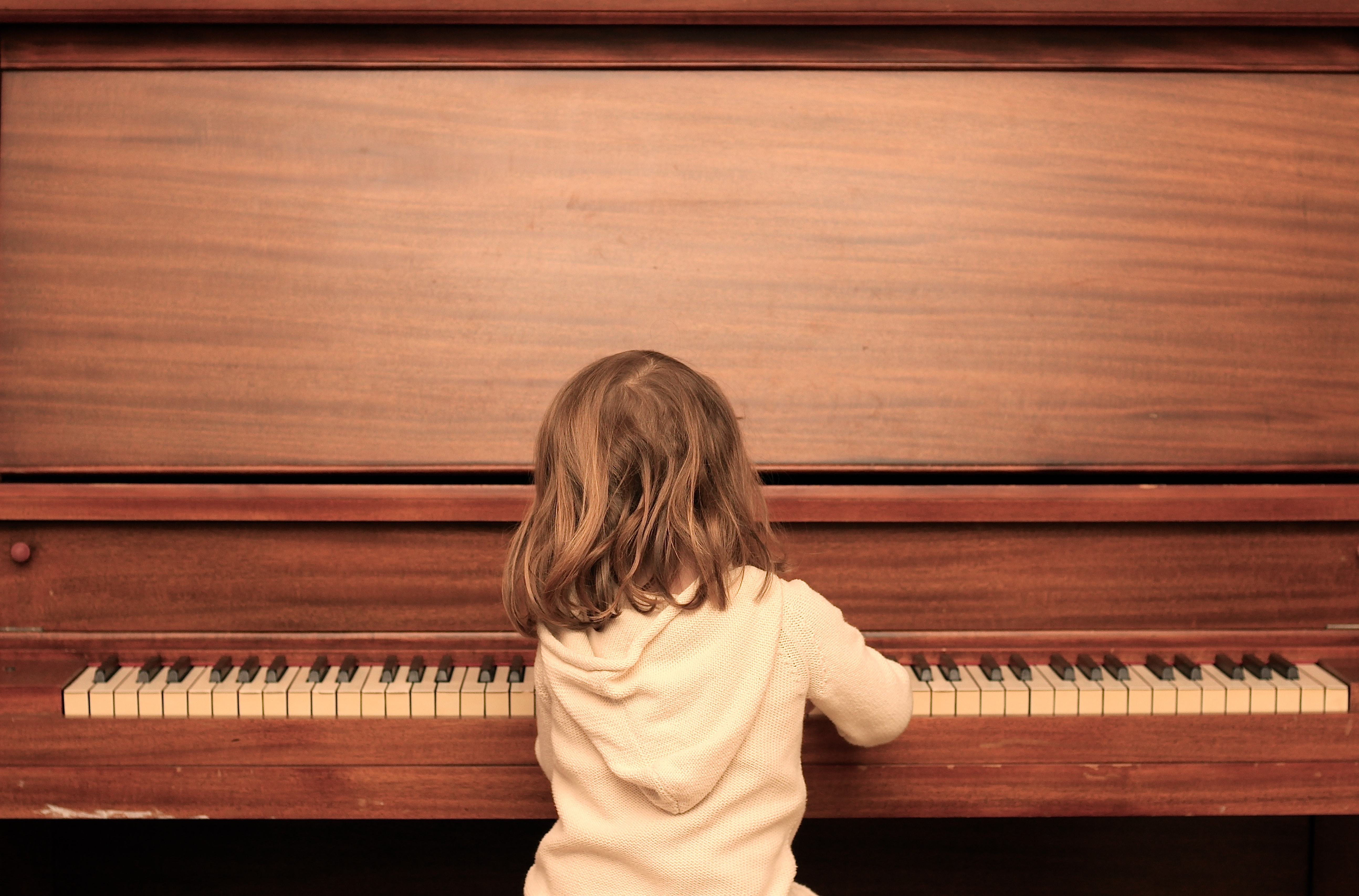 Музыка для малышей за 5 минут. Фортепиано для детей. Ребенок за роялем. Пианино для детей. Ребенок за фортепиано.